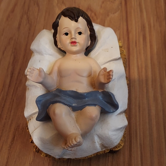 Baby Jesus Manger Figurine Resin Replacement 4 Inches Nativity Christmas Decor - Picture 2 of 7
